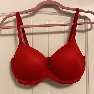 PINK Wear Everywhere T-Shirt Lightly Lined Bra